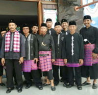 berpakaian adat betawi di bekasi