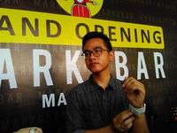 raka launcing kafe markobar di makassar