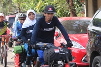 keliling dunia pakai sepeda tandem