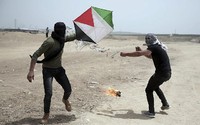 layang pemuda palestina di gaza