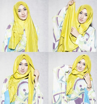memakai jilbab pashmina satin