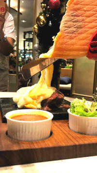 perkenalkan steak premium dengan keju leleh dari berbagai negara