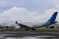 gusti ngurah rai sambut penerbangan perdana garuda indonesia rute london denpasar
