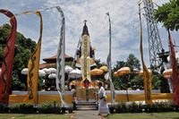 perempuan umat hindu jelang nyepi