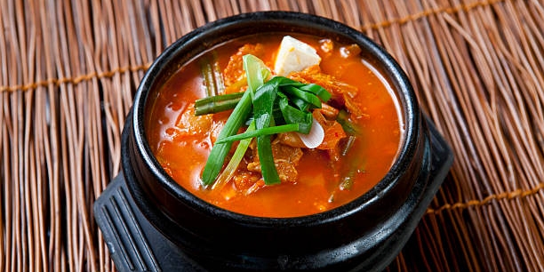 Cara Membuat Kimchi Jjigae, Sup dengan Aneka Isi dari 