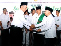 andi amran sulaiman saat launching santri tani milenial di tasikmalaya