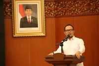 hanif dhakiri hadiri penghargaan pegawai pensiun