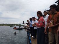 dan perikanan susi pudjiastuti membuka pagelaran festival bangsring underwater di banyuwangi