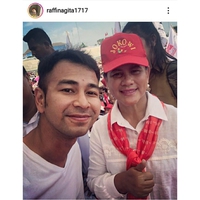 berfoto dengan jokowi dan iriana