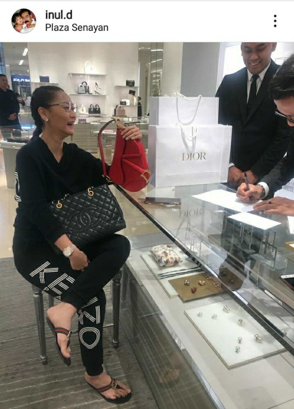 Wow Inul Daratista Borong Tas Dior dan Louis Vuitton 