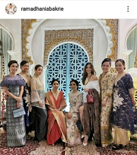 gelar open house bersama keluarga bakrieinstagram ramadhaniabakrie