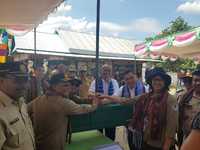 polri lepaskan enam ekor komodo