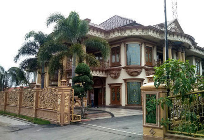 Mewah Bak Istana Begini Penampakan Besarnya Rumah Para Seleb Tanah Air Kepo Kapanlagi Com