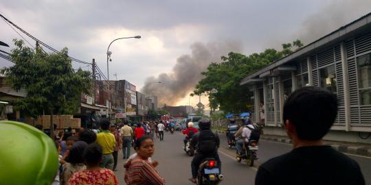  Kawasan Pasar Kramatjati kebakaran