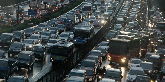 Tronton terguling, Cakung arah Cilincing macet