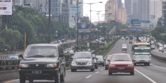 Truk mogok di Tol Tomang, arah Kebon Jeruk padat
