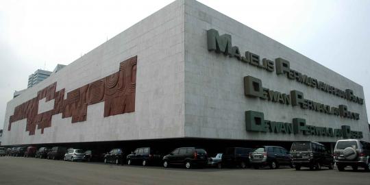 Akivis perempuan tolak pelarangan rok mini di DPR