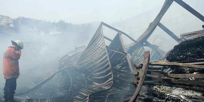 Rumah kos dekat Stasiun Juanda kebakaran | merdeka.com