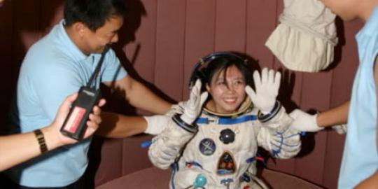 Cina miliki dua calon astronot perempuan pertama