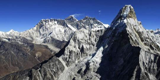 Mayoritas orang Inggris tidak tahu lokasi Everest