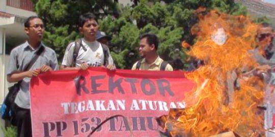  Demo pemilihan rektor UGM ricuh