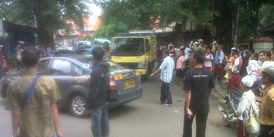 Janin di kaleng wafer dibawa ke Polsek Jatinegara