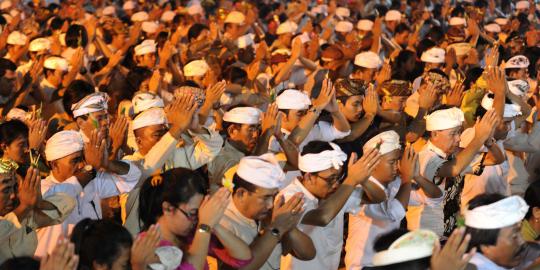 Ribuan umat Hindu Jakarta ikuti upacara Melasti