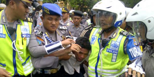 ARM : 10 Mahasiswa Yogya ditangkap saat demo ricuh