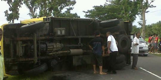 Bus PO Sinar Mandiri tabrak sepeda motor, 3 tewas