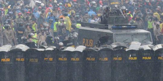 Komisi III minta anggota TNI ikut demo dihukum