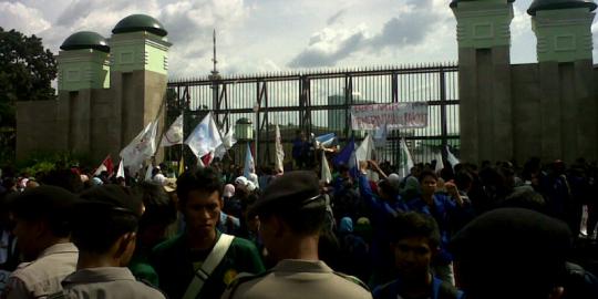 Mahasiswa gelar \'upacara pengkhianatan SBY\' di DPR