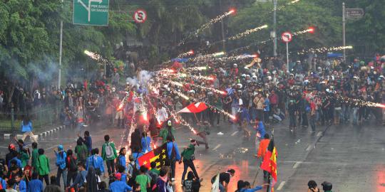 Kembang api, \'hantu\' demonstran di Gambir