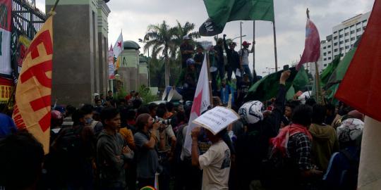 Demo bubar, lalu lintas di depan DPR kembali dibuka