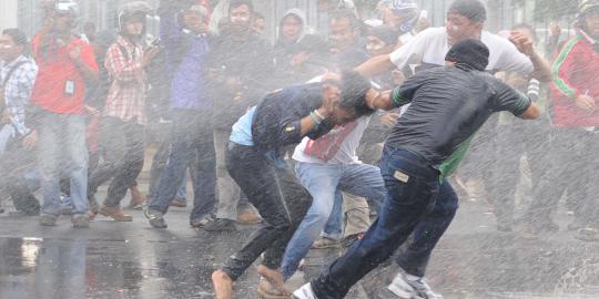  Warga usir demonstran depan rumah wapres