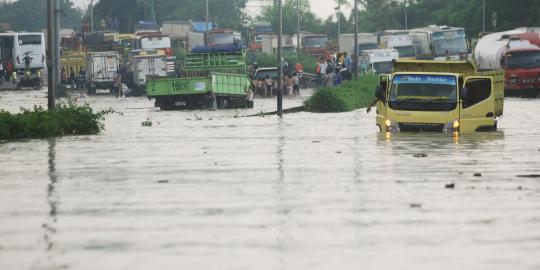 Banjir, tol bandara arah Jakarta macet