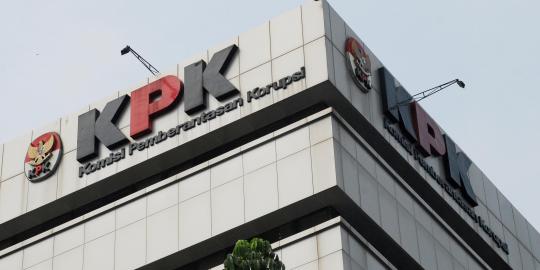 KPK juga geledah kantor DPRD Riau
