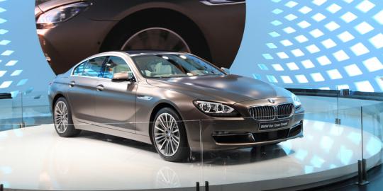 BMW tabrak Mio dan Honda Jazz, pelaku sempat kabur