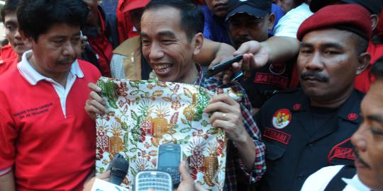 Jokowi kenalkan batik ondel-ondel