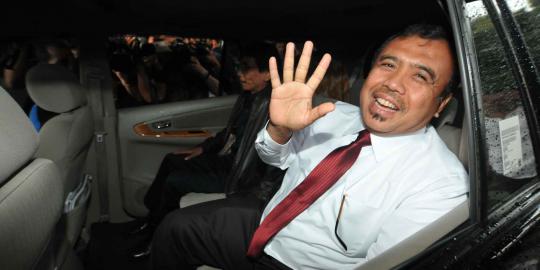 Patrialis Akbar laporkan mantan Bupati Lahat ke KPK
