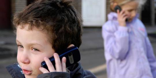 Anak-anak yang menggunakan handphone berisiko terkena kanker?