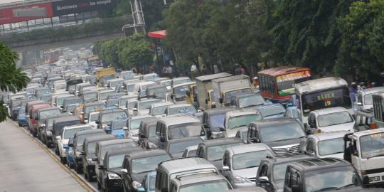 Tol Cikunir arah Cikampek macet parah