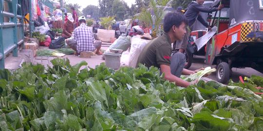 Trotoar bermasalah karena pejalan kelas bawah