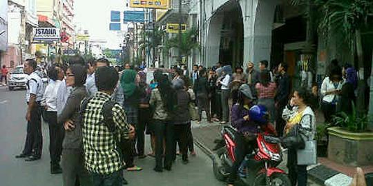Kepanikan akibat gempa 8,5 SR