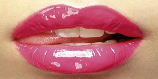 Ingin bibir lembut dan sensual? Ini rahasianya!