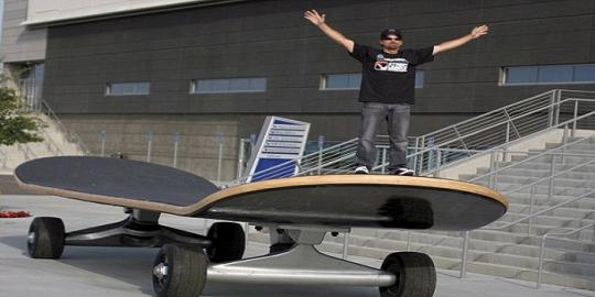 Skateboard terbesar pecahkan rekor dunia