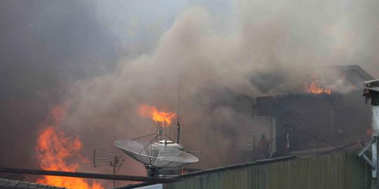 Aksi bakar diri hanguskan 78 rumah di Makassar