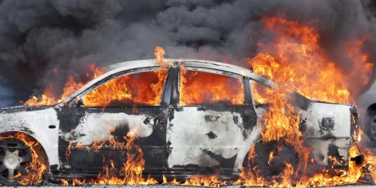 Mobil travel terbakar di Tol Cipularang