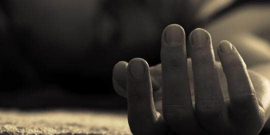 Wanita tanpa celana dalam tewas di sebuah kios