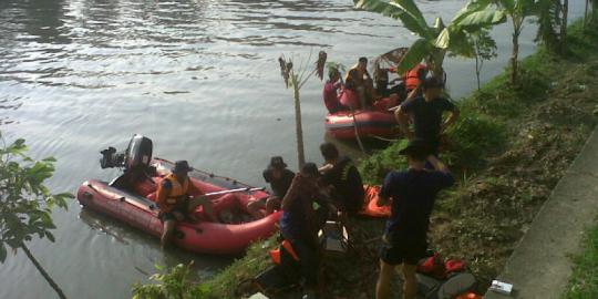 Dikepung warga, pencuri nekat terjun ke kali 