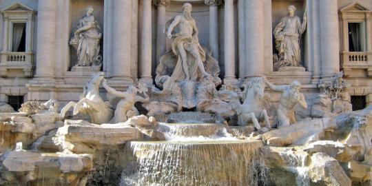 Trevi Fountain: Air mancur terindah di Roma